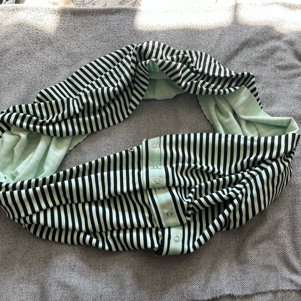 Lululemon scarf 🧣 mint green and black